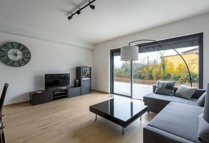 Appartement Magnifique 2 Pièces, équipé, Terrasse Privée *