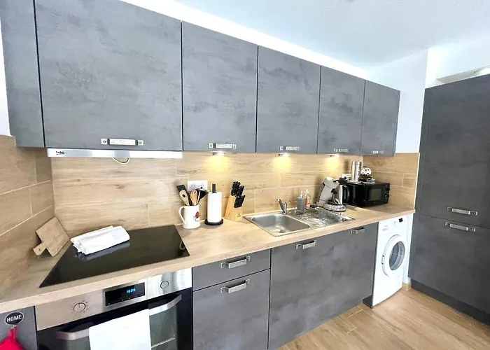 Appartement Magnifique 2 Pièces, équipé, Terrasse Privée *